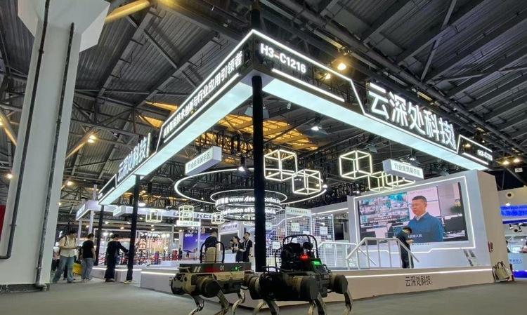 云深处科技亮相WAIC2025，展示具身智能机器人关键技术与实战应用  真实作业场景+具身智能能力！云深处科技闪耀WAIC2025